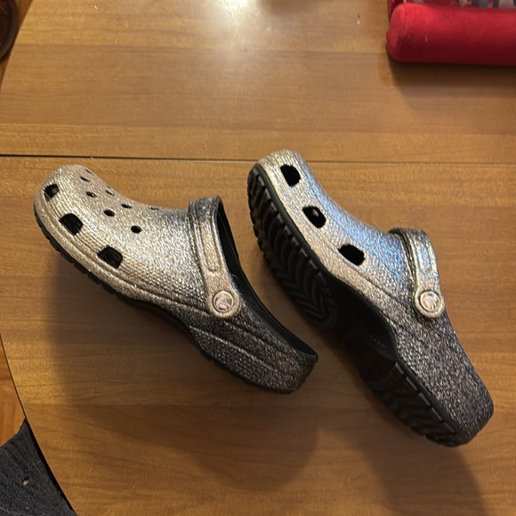 Crocs NWOT, size women 9. Gold/black sparkle ombré shoes. - Picture 7 of 8